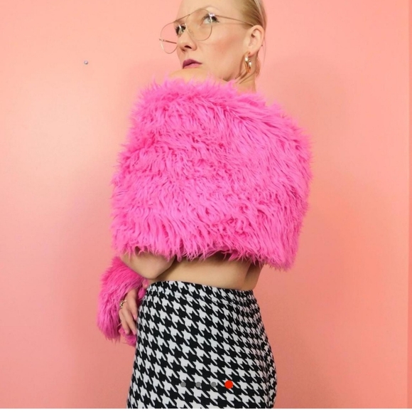 Hot Pink Faux Fur Wrap - Picture 3 of 4